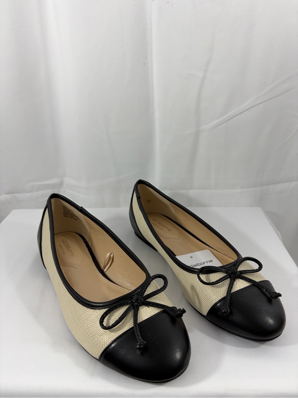 NWT Liz Claiborne Women’s Size 6 Cream Black Two-Tone Ballet Flats